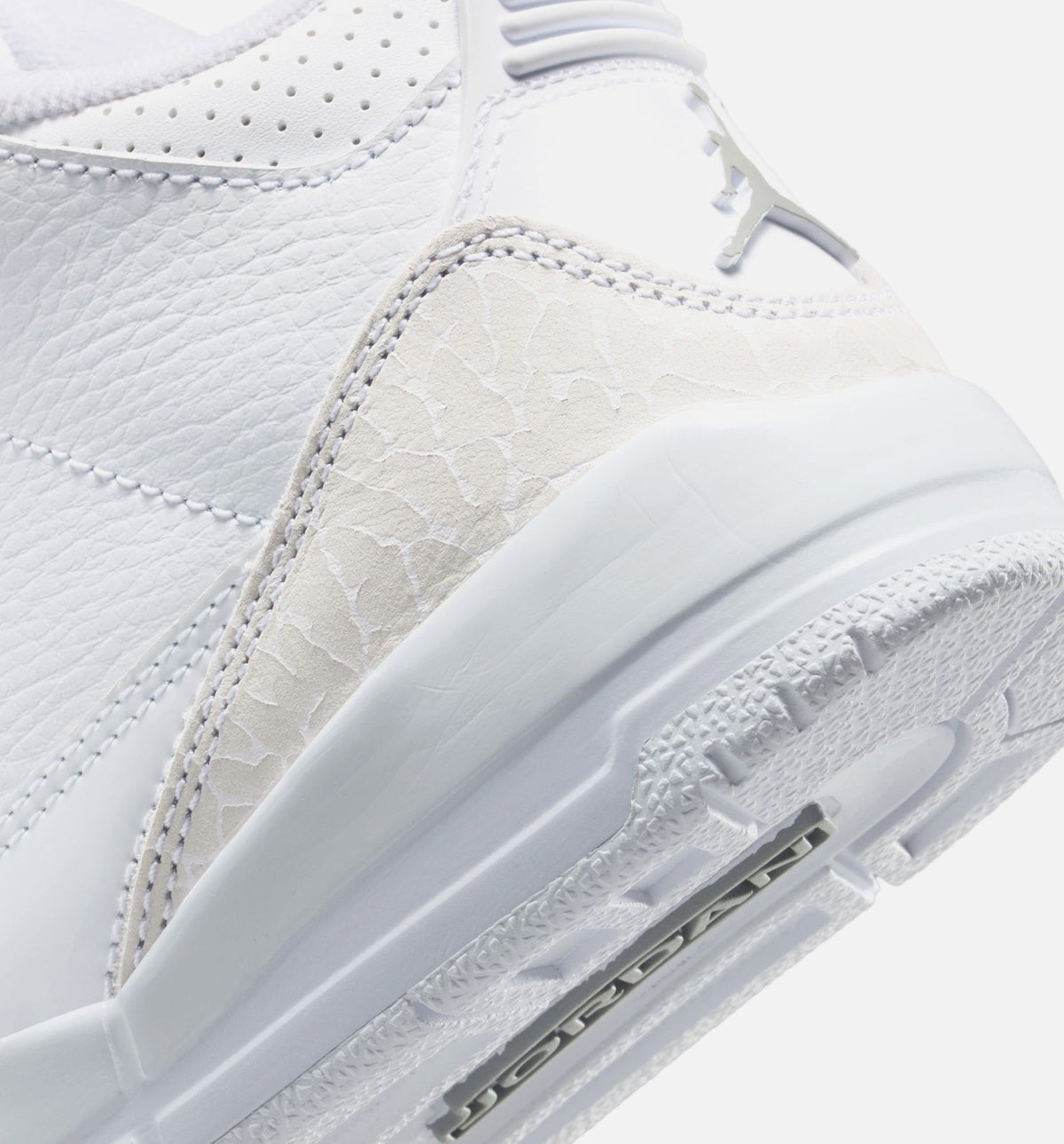 Air Jordan 3 Retro Preschool Lifestyle Shoe - White/Metallic Silver